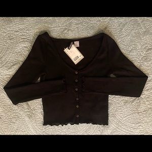 NWT H&M black long sleeved button up crop